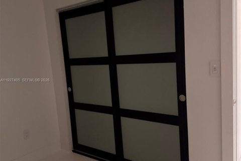 Apartamento en alquiler en Miami, Florida, 3 dormitorios, 107.02 m2 № 2054924 - foto 6
