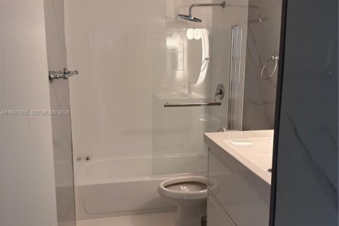 Apartamento en alquiler en Miami, Florida, 3 dormitorios, 107.02 m2 № 2054924 - foto 13