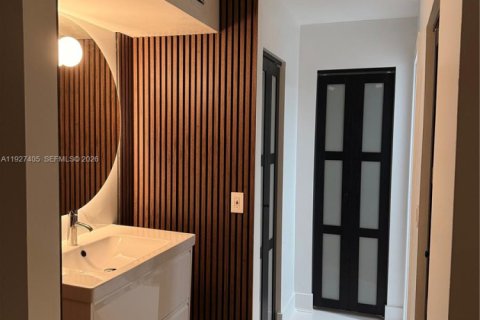 Apartamento en alquiler en Miami, Florida, 3 dormitorios, 107.02 m2 № 2054924 - foto 12