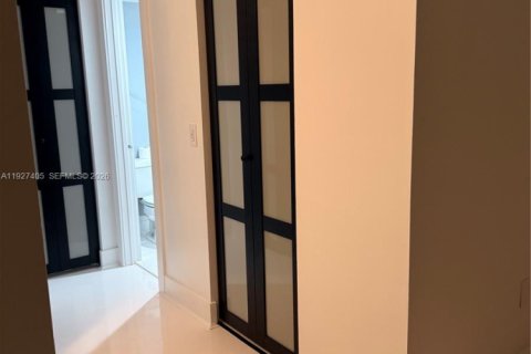 Apartamento en alquiler en Miami, Florida, 3 dormitorios, 107.02 m2 № 2054924 - foto 10