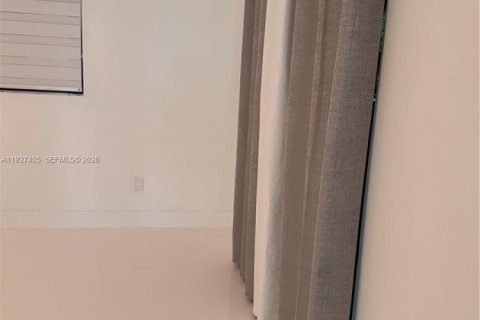 Apartamento en alquiler en Miami, Florida, 3 dormitorios, 107.02 m2 № 2054924 - foto 11