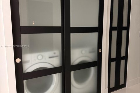 Apartamento en alquiler en Miami, Florida, 3 dormitorios, 107.02 m2 № 2054924 - foto 7