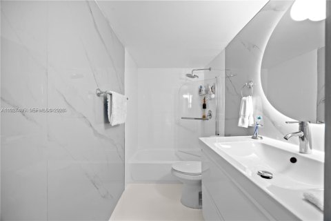 Apartamento en alquiler en Miami, Florida, 3 dormitorios, 107.02 m2 № 2054924 - foto 5