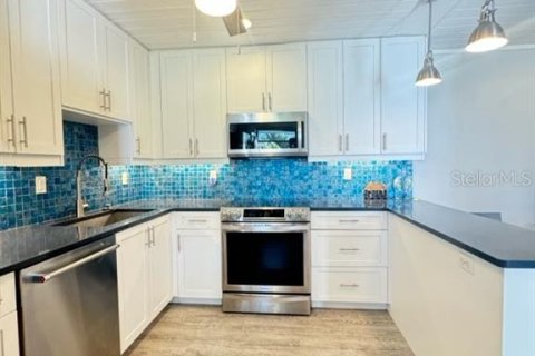 Condo in Bradenton, Florida, 2 bedrooms  № 1532989 - photo 6