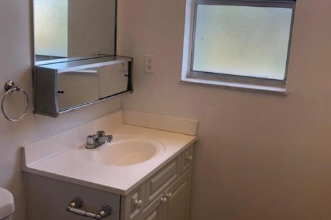 Condo in North Lauderdale, Florida, 2 bedrooms  № 2187987 - photo 5