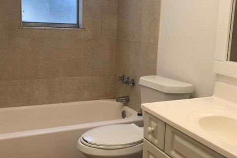 Condo in North Lauderdale, Florida, 2 bedrooms  № 2187987 - photo 6