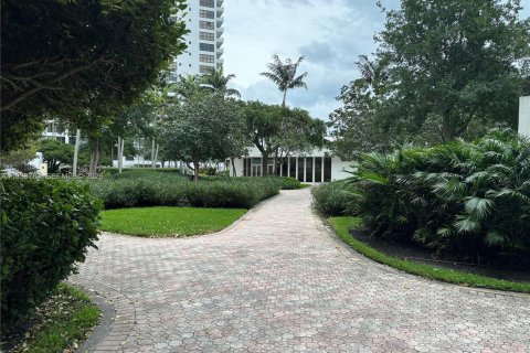 Copropriété à vendre à Hallandale Beach, Floride: 2 chambres, 130.06 m2 № 1995284 - photo 6