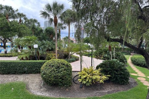 Copropriété à vendre à Hallandale Beach, Floride: 2 chambres, 130.06 m2 № 1995284 - photo 2