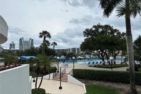 Copropriété à vendre à Hallandale Beach, Floride: 2 chambres, 130.06 m2 № 1995284 - photo 4