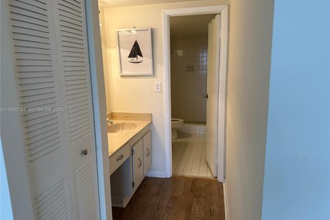 Copropriété à vendre à Hallandale Beach, Floride: 2 chambres, 130.06 m2 № 1995284 - photo 23