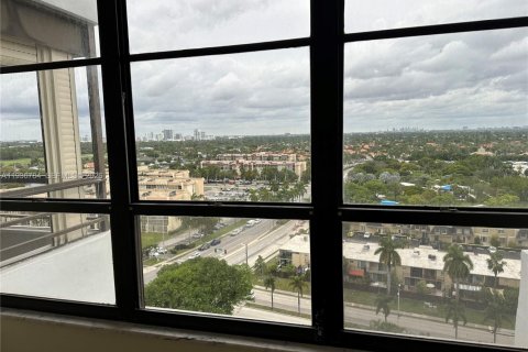 Copropriété à vendre à Hallandale Beach, Floride: 2 chambres, 130.06 m2 № 1995284 - photo 13