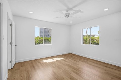Condo in Sarasota, Florida, 2 bedrooms № 2205298 - photo 17