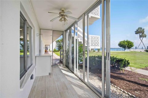 Condo in Sarasota, Florida, 2 bedrooms № 2205298 - photo 11