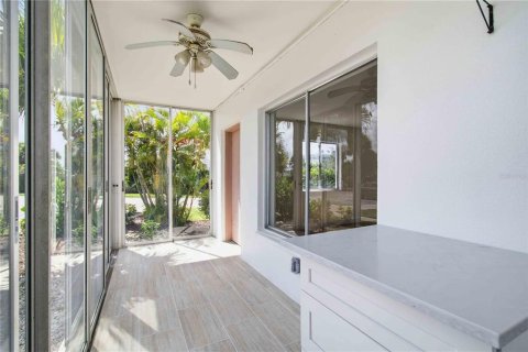 Condo in Sarasota, Florida, 2 bedrooms № 2205298 - photo 12