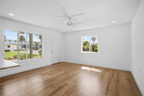 Condo in Sarasota, Florida, 2 bedrooms № 2205298 - photo 7