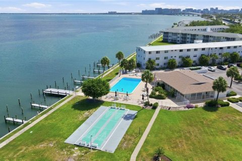 Condo in Sarasota, Florida, 2 bedrooms № 2205298 - photo 2