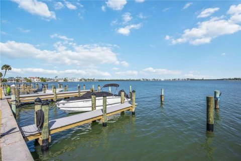 Condo in Sarasota, Florida, 2 bedrooms № 2205298 - photo 29