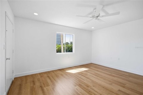 Condo in Sarasota, Florida, 2 bedrooms № 2205298 - photo 10