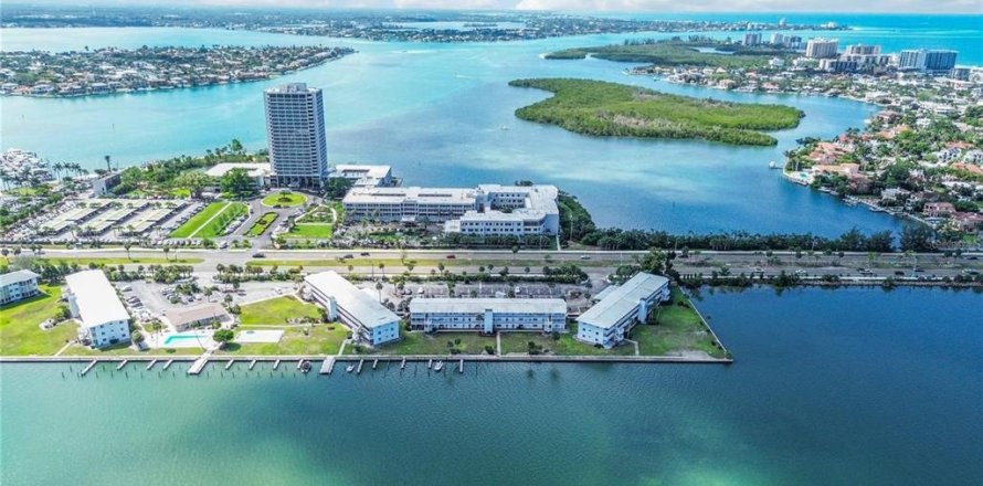 Condo in Sarasota, Florida, 2 bedrooms № 2205298