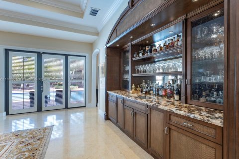 Villa ou maison à vendre à Pinecrest, Floride: 5 chambres, 423.82 m2 № 2029033 - photo 10