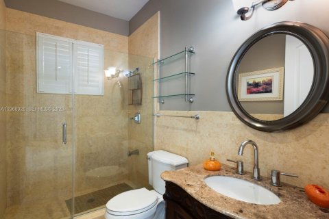 Villa ou maison à vendre à Pinecrest, Floride: 5 chambres, 423.82 m2 № 2029033 - photo 28