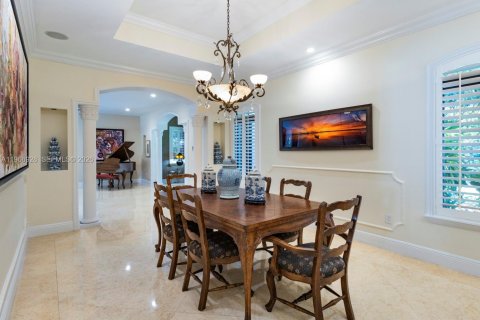 Villa ou maison à vendre à Pinecrest, Floride: 5 chambres, 423.82 m2 № 2029033 - photo 9