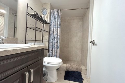 Condo in Tamarac, Florida, 2 bedrooms  № 1836492 - photo 12