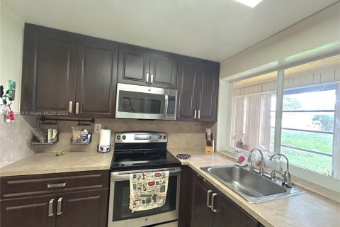 Condo in Tamarac, Florida, 2 bedrooms  № 1836492 - photo 2