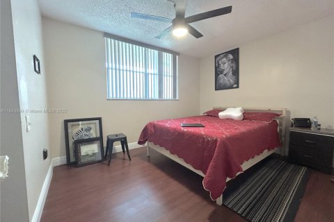Condo in Tamarac, Florida, 2 bedrooms  № 1836492 - photo 14