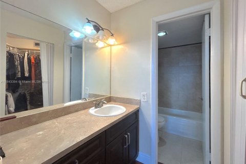 Condo in Tamarac, Florida, 2 bedrooms  № 1836492 - photo 8