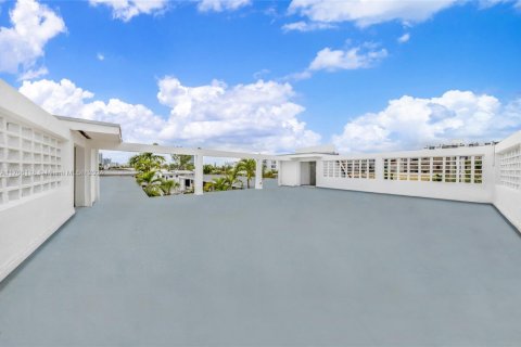 Propiedad comercial en venta en Miami Beach, Florida № 1940131 - foto 14