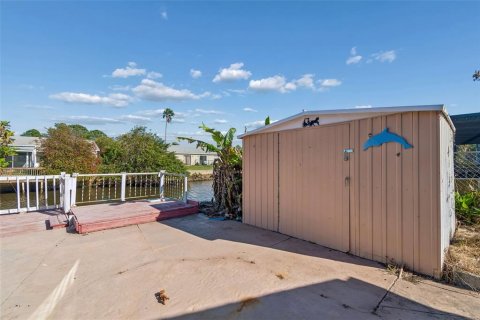 House in Port Richey, Florida 4 bedrooms, 188.03 sq.m. № 2098786 - photo 9
