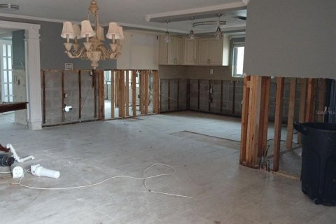 House in Port Richey, Florida 4 bedrooms, 188.03 sq.m. № 2098786 - photo 20