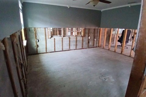 House in Port Richey, Florida 4 bedrooms, 188.03 sq.m. № 2098786 - photo 28