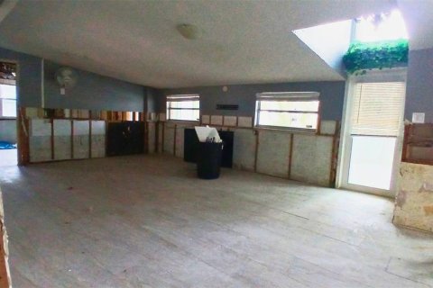 House in Port Richey, Florida 4 bedrooms, 188.03 sq.m. № 2098786 - photo 23