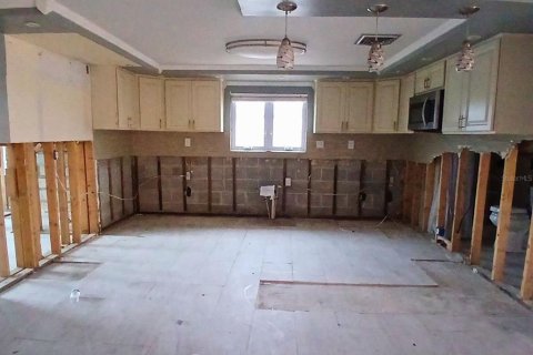 House in Port Richey, Florida 4 bedrooms, 188.03 sq.m. № 2098786 - photo 21