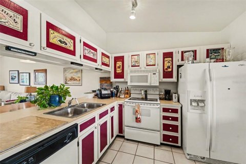 Condo in Tarpon Springs, Florida, 2 bedrooms  № 2322827 - photo 6
