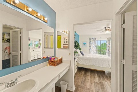 Condo in Tarpon Springs, Florida, 2 bedrooms  № 2322827 - photo 5
