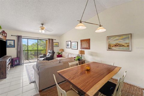 Condo in Tarpon Springs, Florida, 2 bedrooms  № 2322827 - photo 4