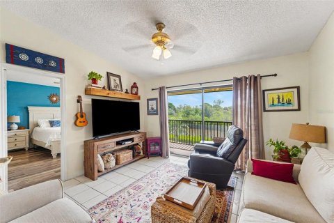 Condo in Tarpon Springs, Florida, 2 bedrooms  № 2322827 - photo 3