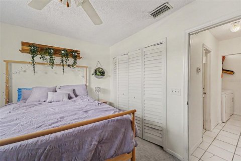 Condo in Tarpon Springs, Florida, 2 bedrooms  № 2322827 - photo 11