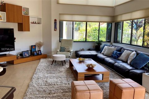 House in Weston, Florida 4 bedrooms, 242.66 sq.m. № 2041737 - photo 9