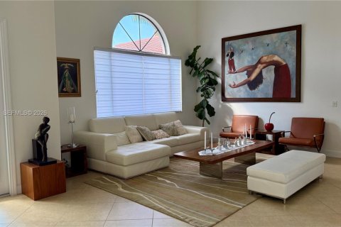 House in Weston, Florida 4 bedrooms, 242.66 sq.m. № 2041737 - photo 4