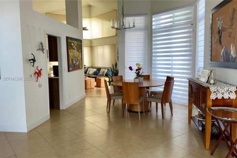 House in Weston, Florida 4 bedrooms, 242.66 sq.m. № 2041737 - photo 5