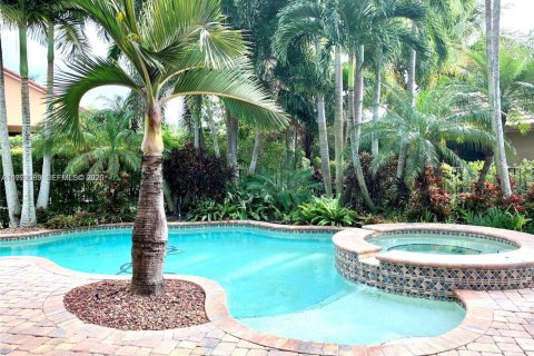 House in Weston, Florida 4 bedrooms, 242.66 sq.m. № 2041737 - photo 20