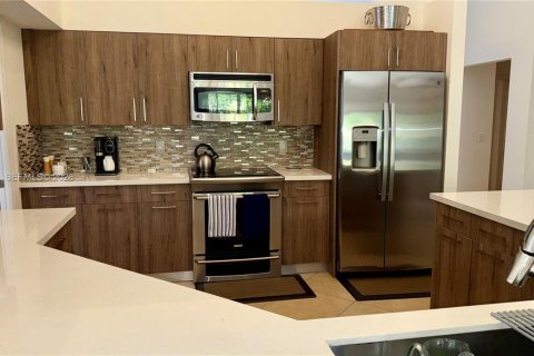 House in Weston, Florida 4 bedrooms, 242.66 sq.m. № 2041737 - photo 7