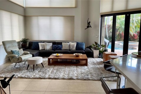 House in Weston, Florida 4 bedrooms, 242.66 sq.m. № 2041737 - photo 10