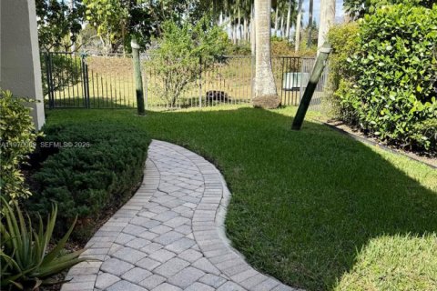 House in Weston, Florida 4 bedrooms, 242.66 sq.m. № 2041737 - photo 25