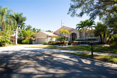 House in Weston, Florida 4 bedrooms, 242.66 sq.m. № 2041737