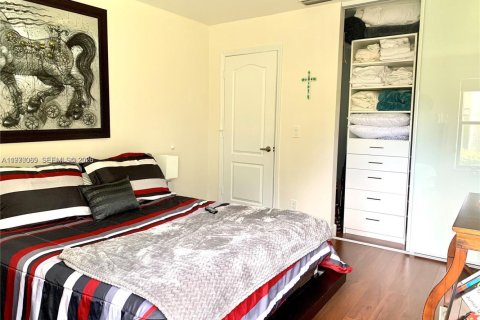 House in Weston, Florida 4 bedrooms, 242.66 sq.m. № 2041737 - photo 18